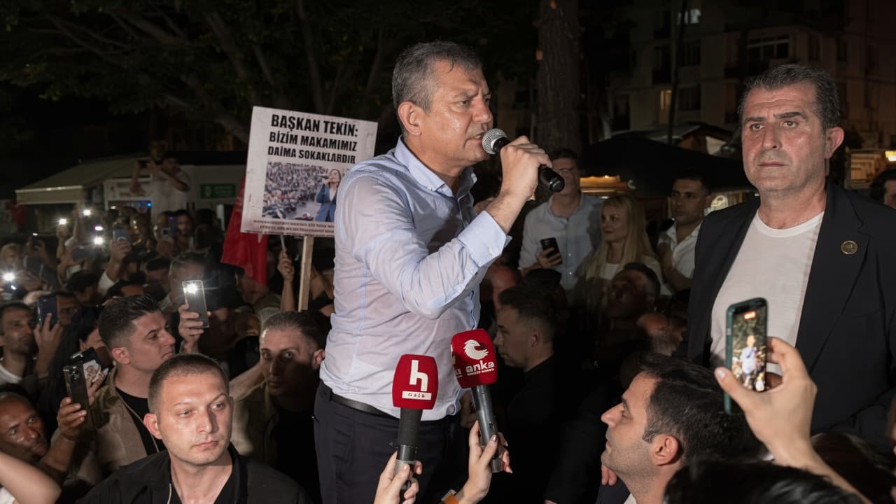 Özgür Özel Adana'da Konuştu: Partimizi Geri Almak İstiyoruz — Notbir